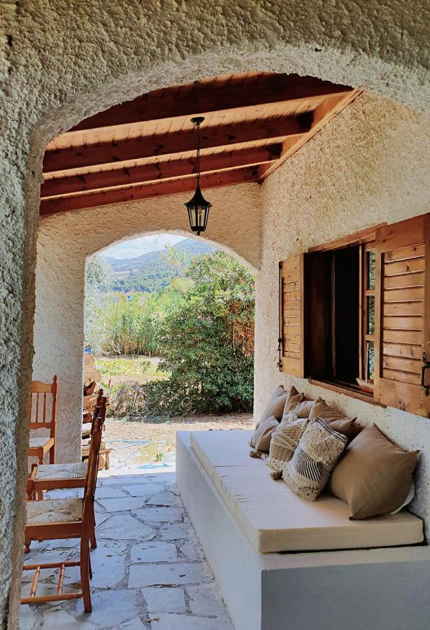 Villa Al-Ari Diakopto Extérieur photo